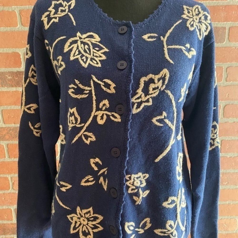 Pendleton Women’s Embroidered‎ Floral Blue Cardigan Sweater Size Small - Picture 2 of 9